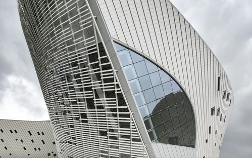 PES ARK’s Fuzhou Strait Culture and Arts Centre made of high-tech ceramic 
