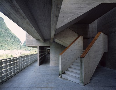 Vector architects’ hotel of cast concrete and concrete blocks 
