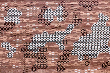 A brick and wood building by EMBT for the Kàlida Centre 
