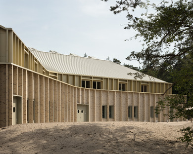 Monadnock & De Zwarte Hond’s Park Pavilion of brick and timber
