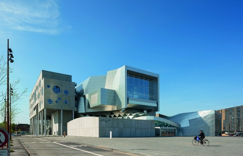 CoopHimmelb(l)au’s steel, concrete and aluminium House of Music 
