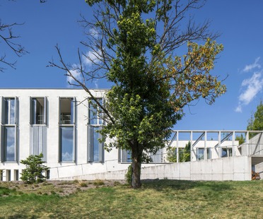 Wagnerian-inspired concrete house designed by B.K.P.Š. Architects
