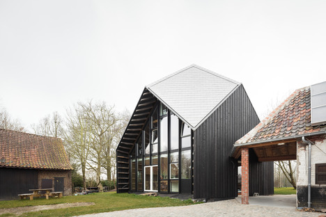 NU Architectuur designs house in wood, lime hemp and straw
