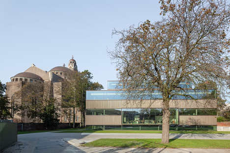Concrete arts school in Antwerp by Atelier Kempe Thill
