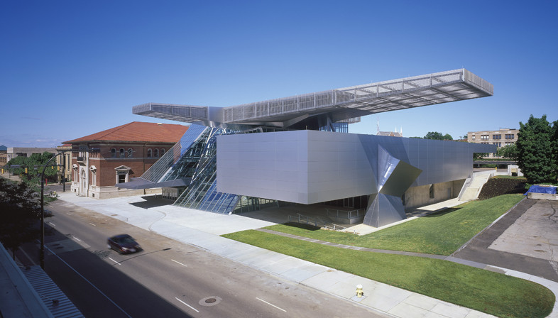 Coop Himmelb(l)au’s filtering roof for Akron Museum 
