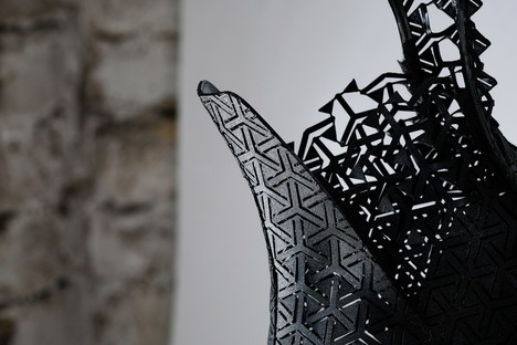 3D-printed auxetic shoes by Wertel Oberfell constantly adapt to the shape of the foot
