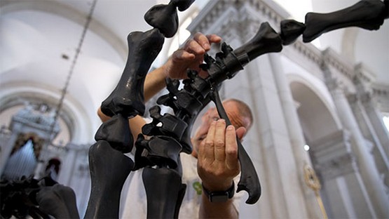 Ai Weiwei in Venice: Memento Mori, a monument to life made of Murano glass

